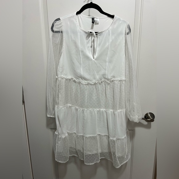 White dress - Picture 2 of 3